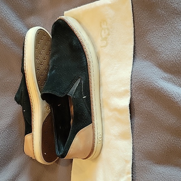 Ugg size 8.5 Loafer shoe in black and tan women's - Picture 3 of 8